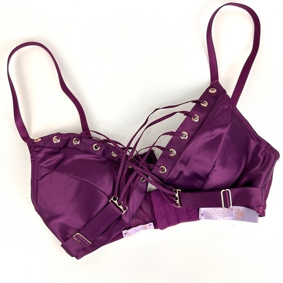 Savage Satin Lace Front Adjustable Bra in Purple Size 32B - Picture 6 of 9